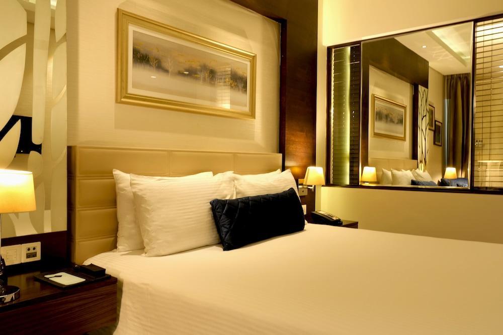 Doubletree By Hilton Gurugram Baani Square Hotell Gurgaon Eksteriør bilde