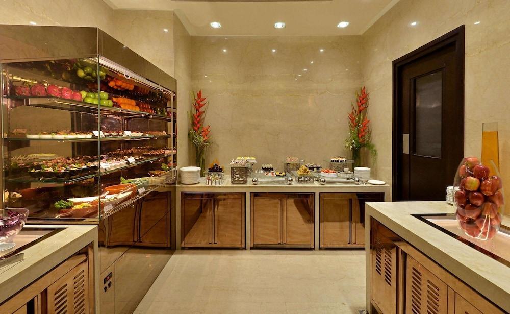 Doubletree By Hilton Gurugram Baani Square Hotell Gurgaon Eksteriør bilde