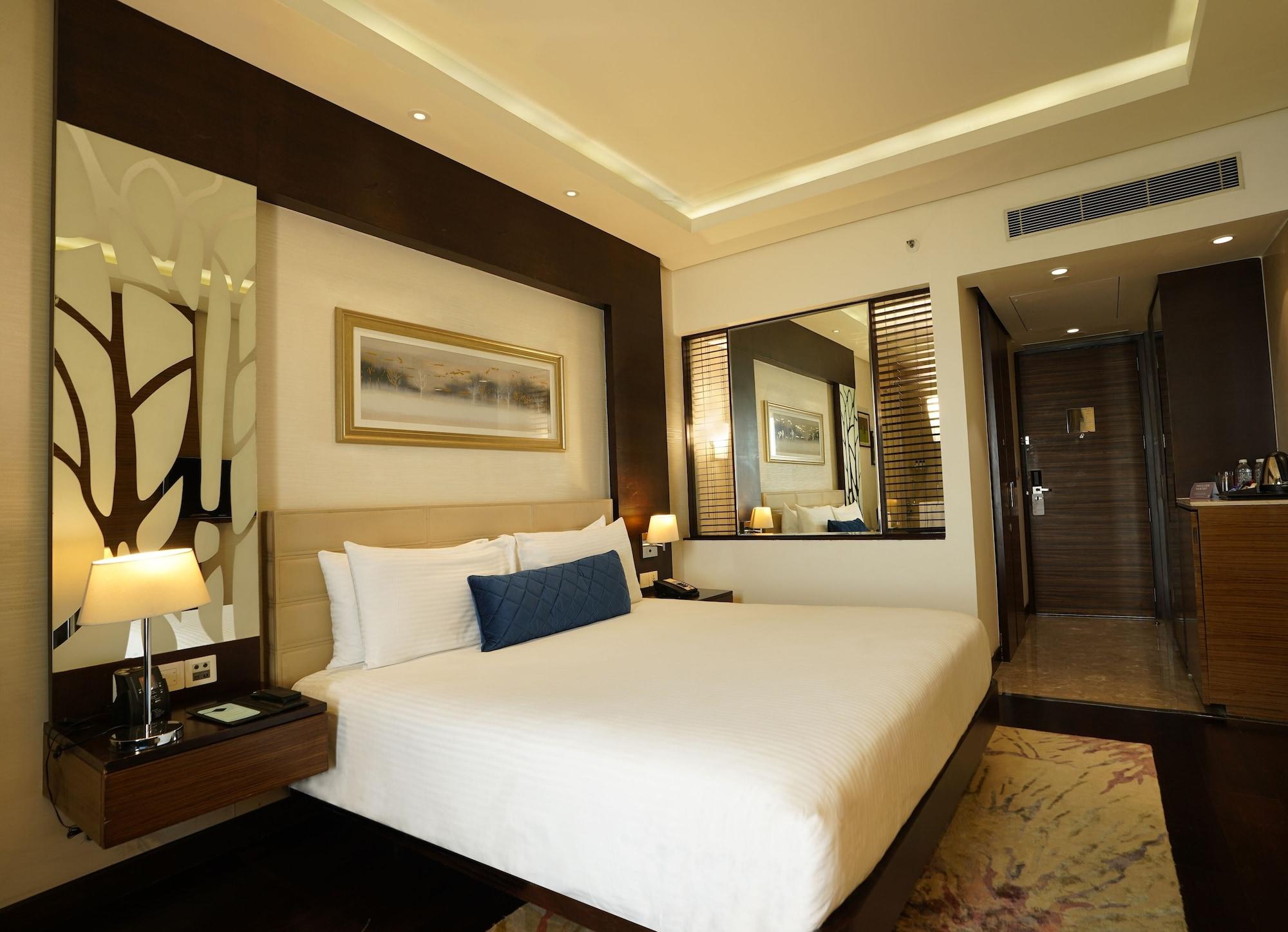 Doubletree By Hilton Gurugram Baani Square Hotell Gurgaon Eksteriør bilde