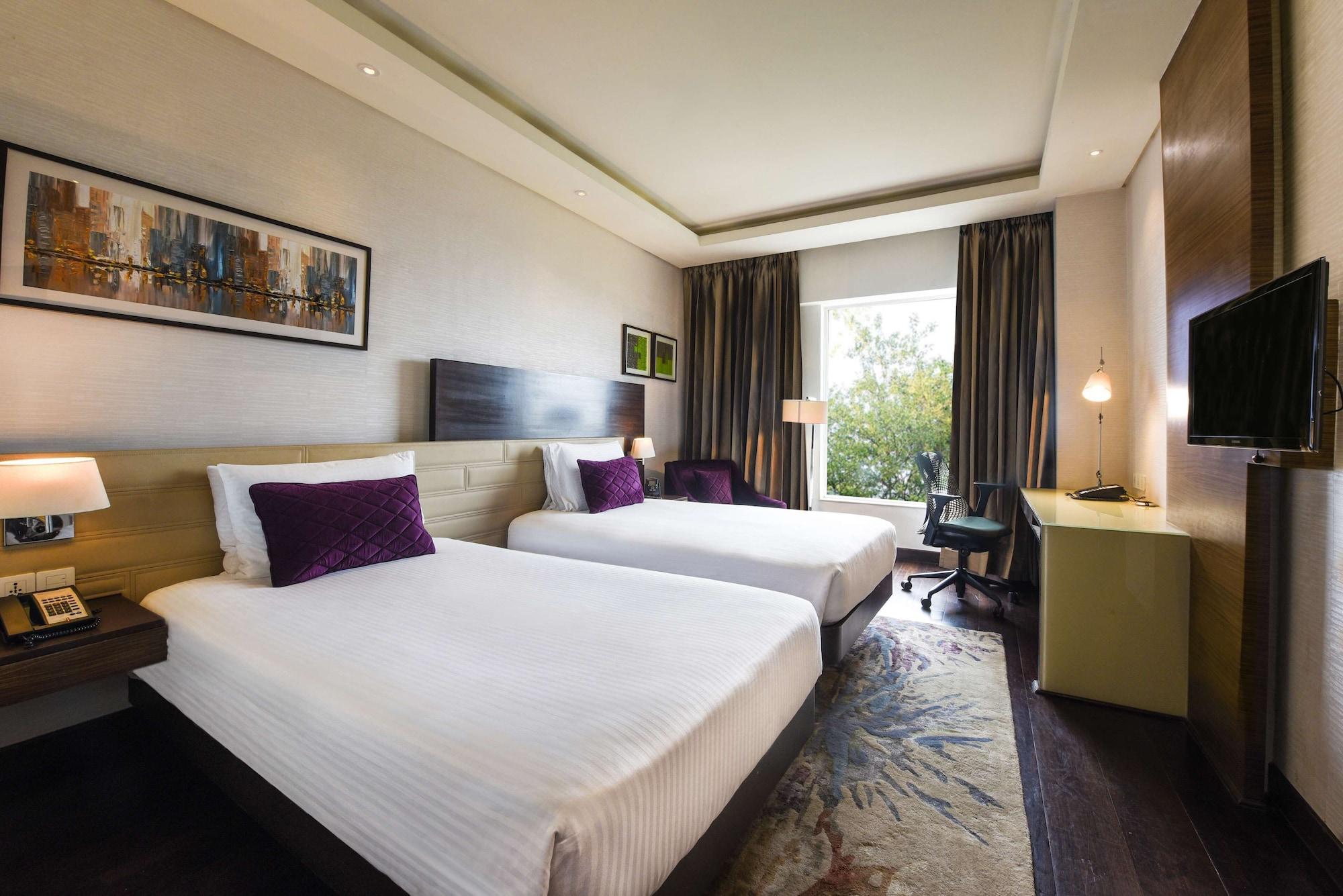 Doubletree By Hilton Gurugram Baani Square Hotell Gurgaon Eksteriør bilde