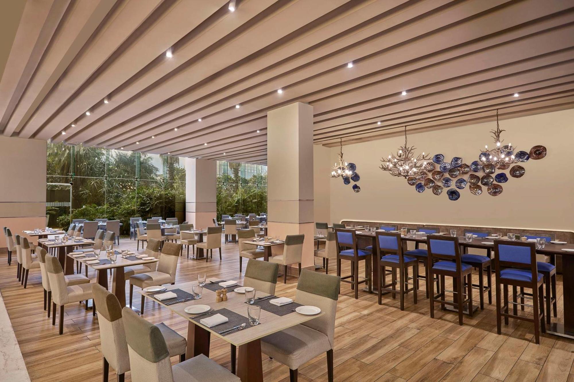 Doubletree By Hilton Gurugram Baani Square Hotell Gurgaon Eksteriør bilde