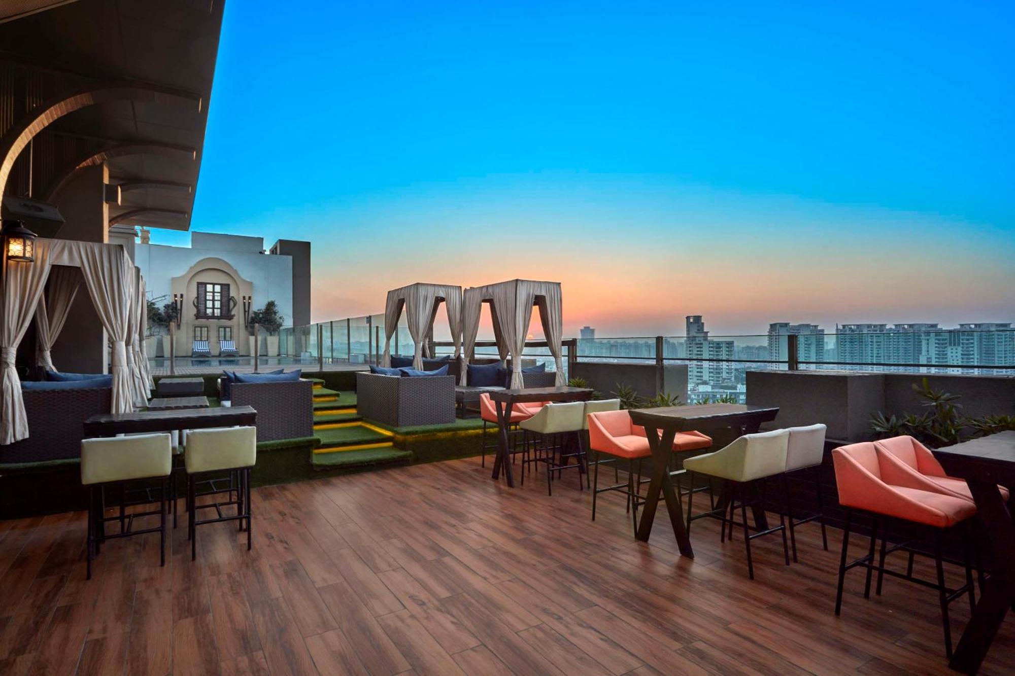 Doubletree By Hilton Gurugram Baani Square Hotell Gurgaon Eksteriør bilde