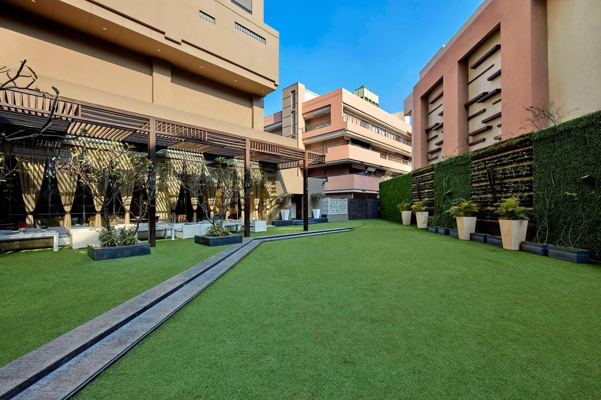 Doubletree By Hilton Gurugram Baani Square Hotell Gurgaon Eksteriør bilde