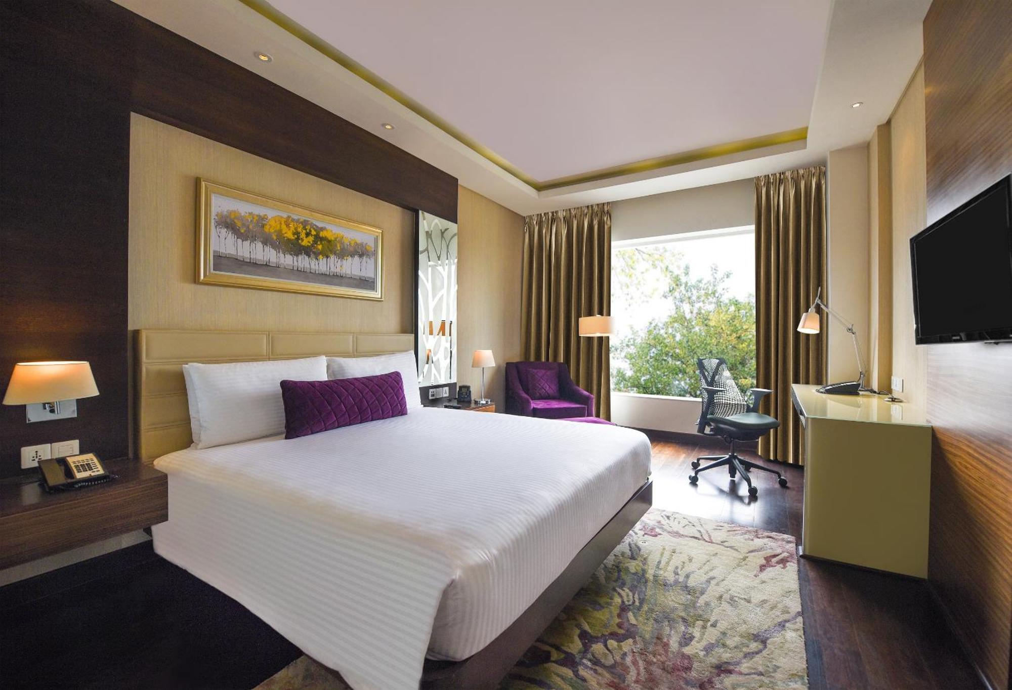 Doubletree By Hilton Gurugram Baani Square Hotell Gurgaon Eksteriør bilde