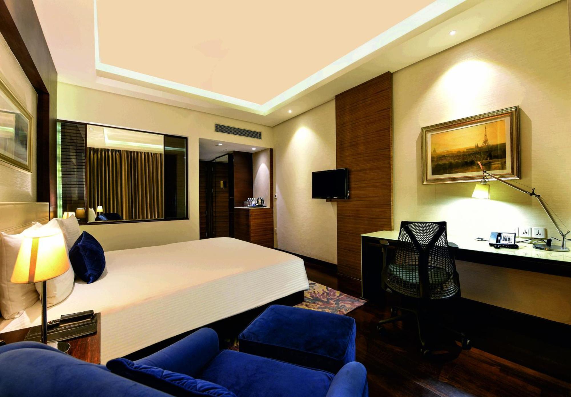Doubletree By Hilton Gurugram Baani Square Hotell Gurgaon Eksteriør bilde