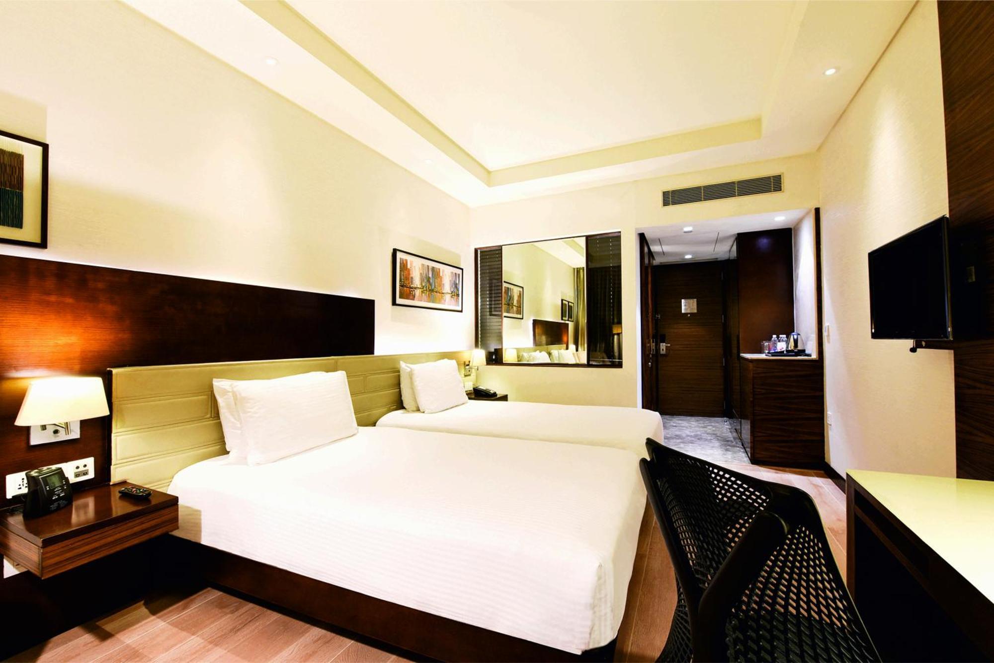 Doubletree By Hilton Gurugram Baani Square Hotell Gurgaon Eksteriør bilde
