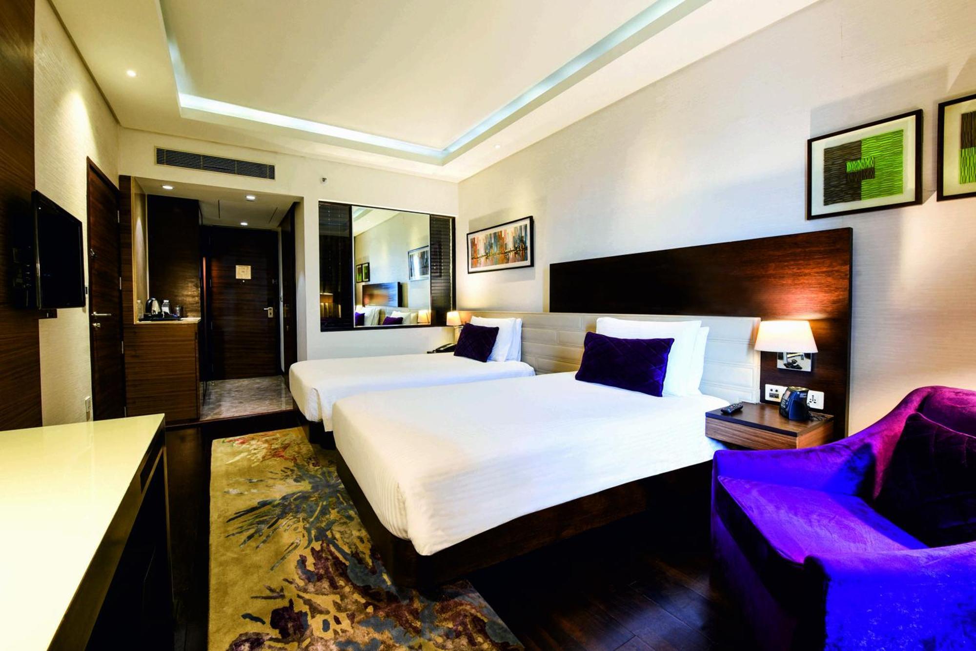 Doubletree By Hilton Gurugram Baani Square Hotell Gurgaon Eksteriør bilde
