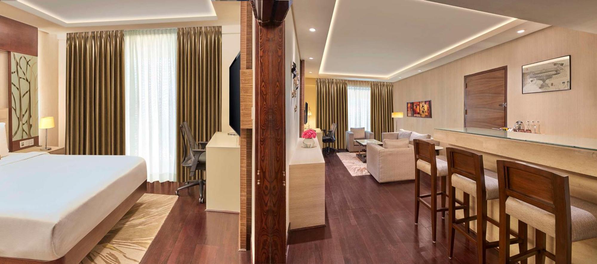 Doubletree By Hilton Gurugram Baani Square Hotell Gurgaon Eksteriør bilde