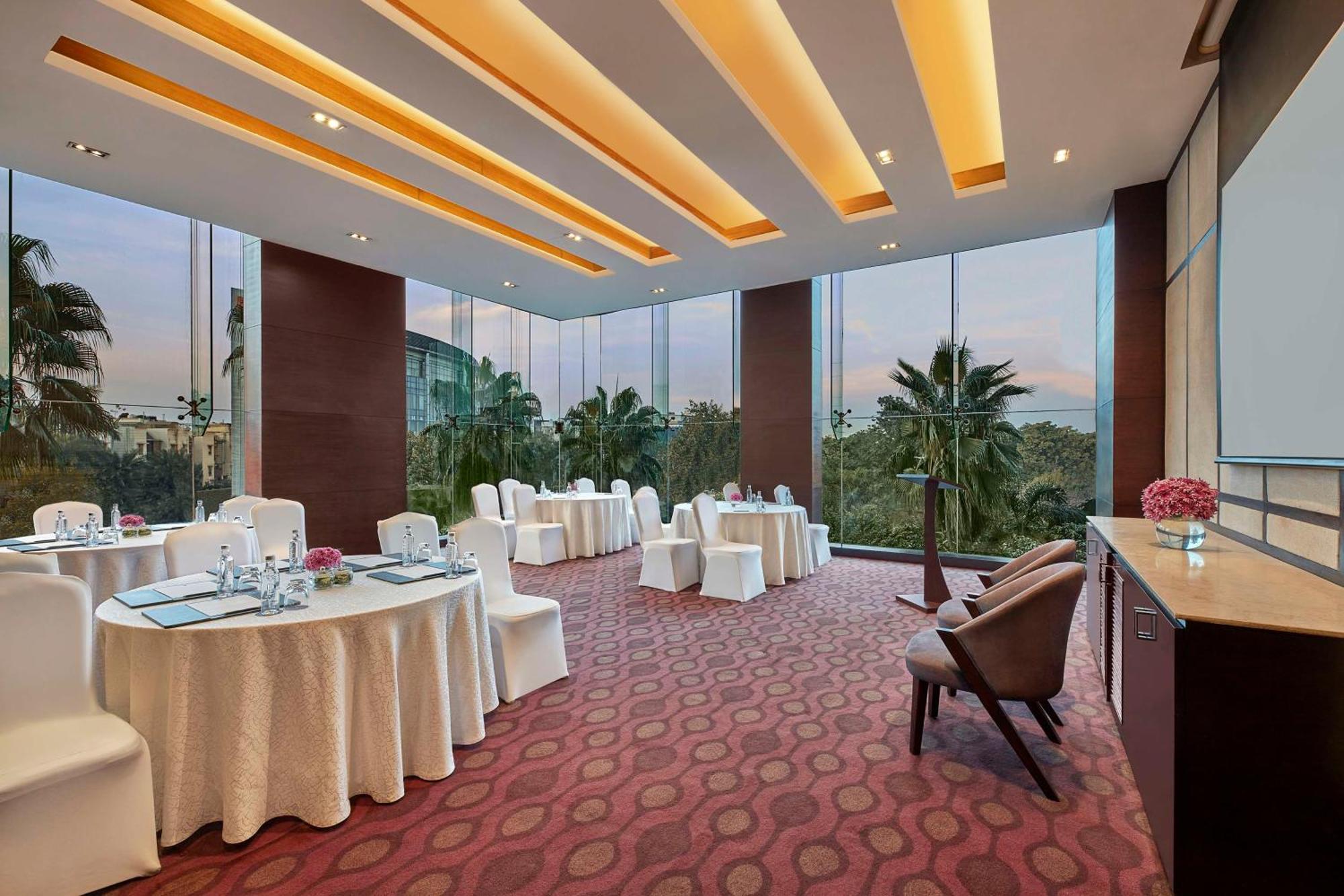 Doubletree By Hilton Gurugram Baani Square Hotell Gurgaon Eksteriør bilde