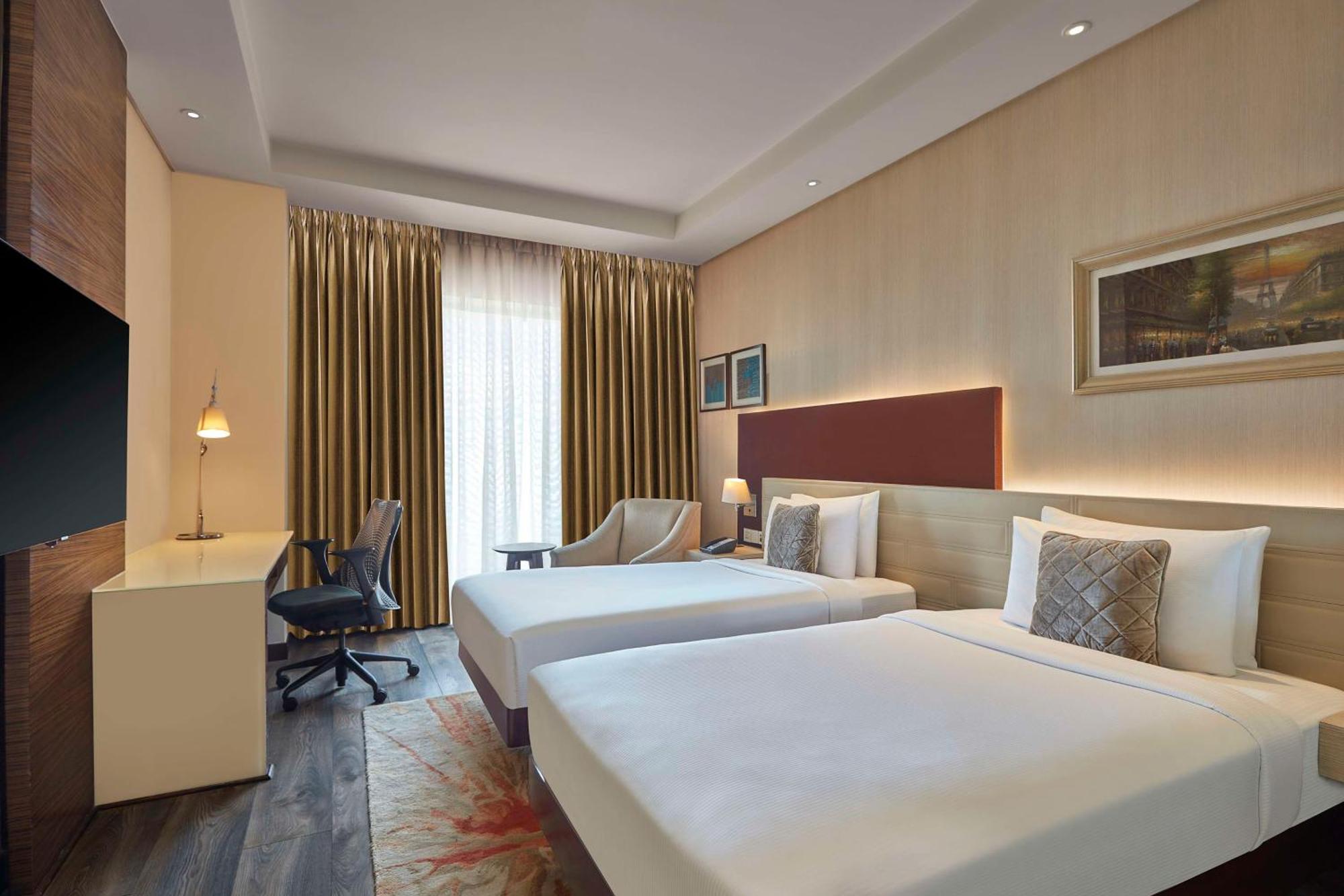Doubletree By Hilton Gurugram Baani Square Hotell Gurgaon Eksteriør bilde