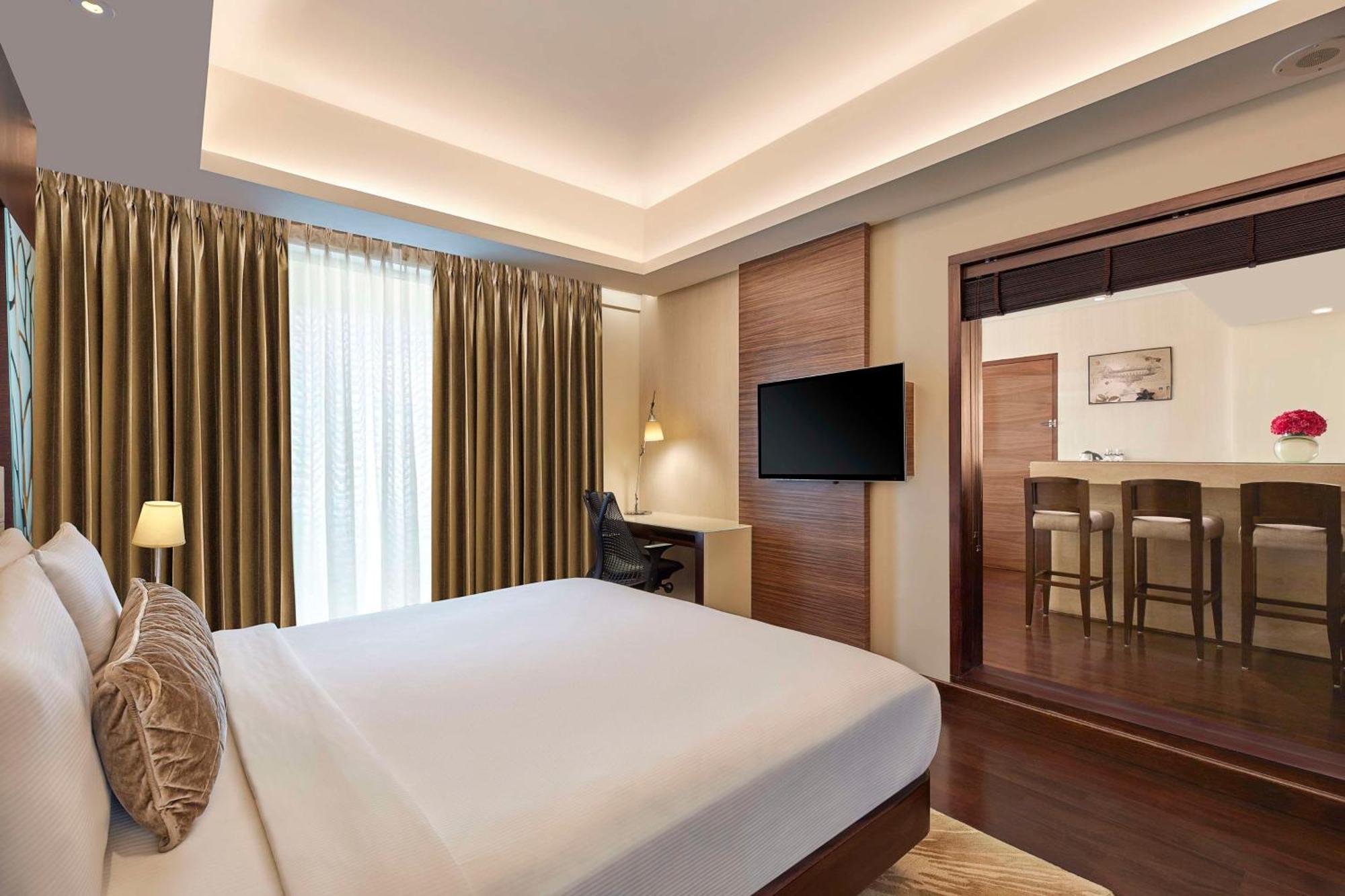 Doubletree By Hilton Gurugram Baani Square Hotell Gurgaon Eksteriør bilde