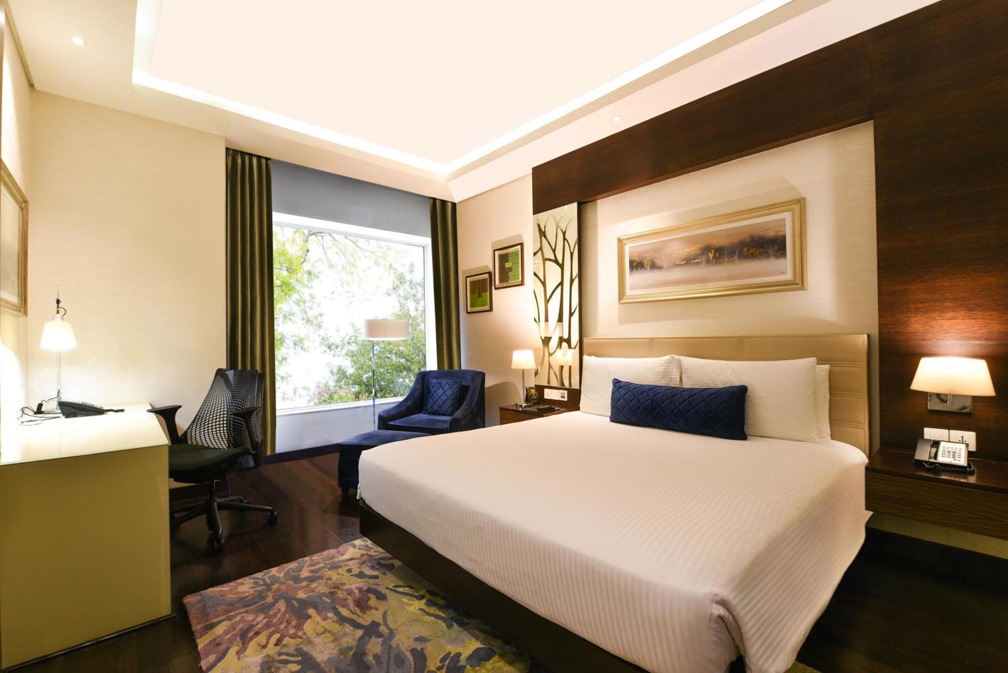 Doubletree By Hilton Gurugram Baani Square Hotell Gurgaon Eksteriør bilde