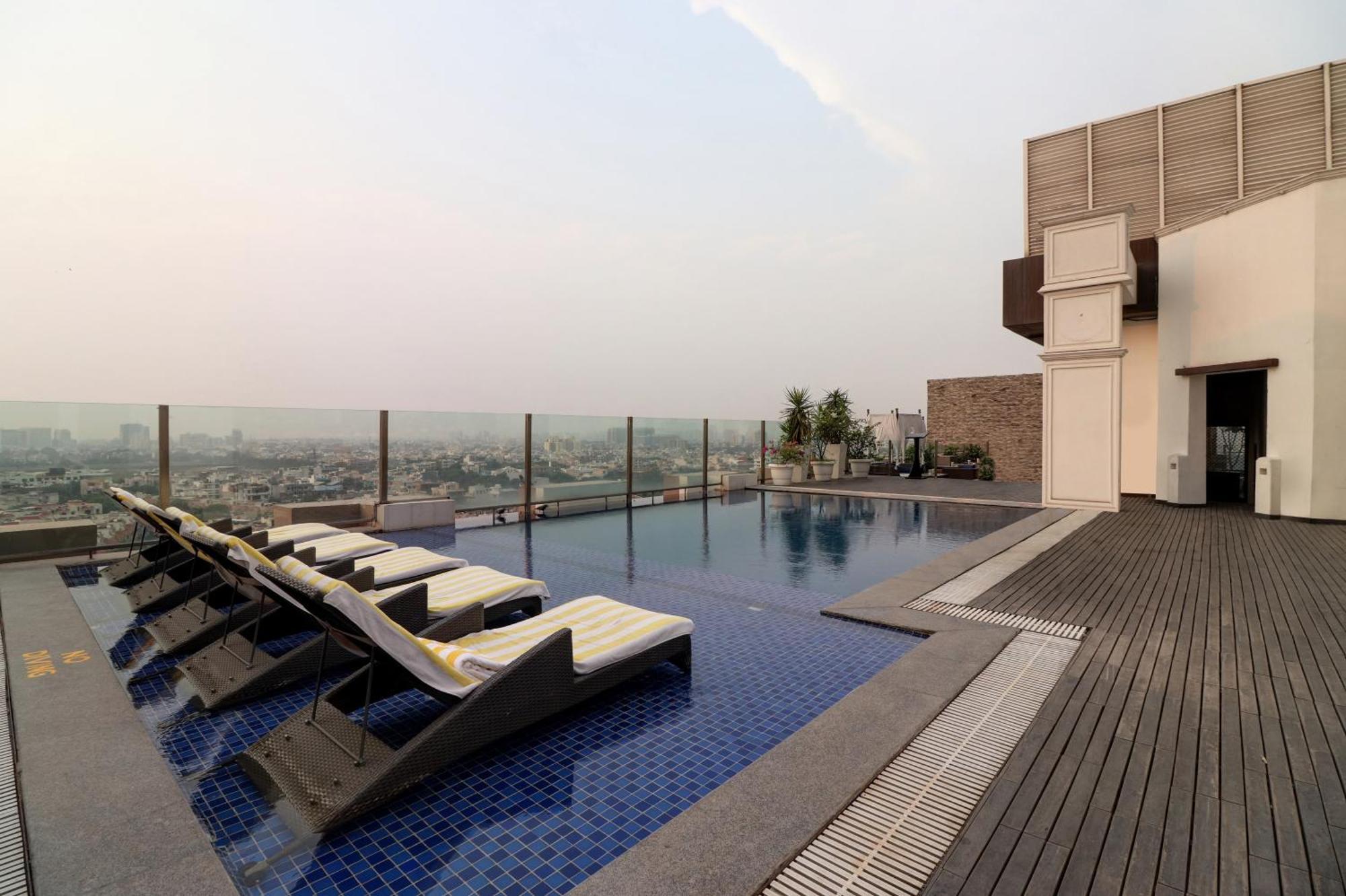 Doubletree By Hilton Gurugram Baani Square Hotell Gurgaon Eksteriør bilde