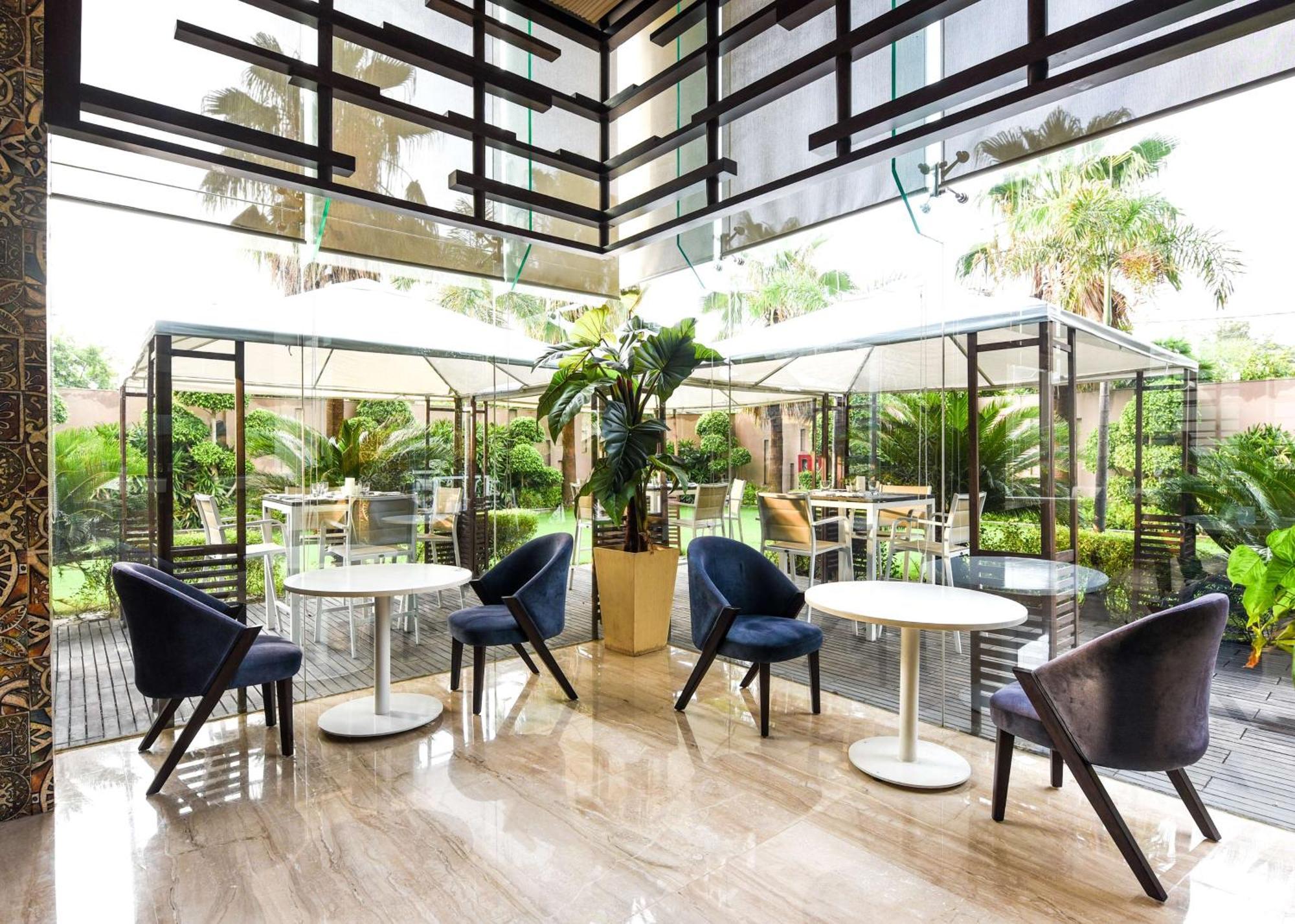 Doubletree By Hilton Gurugram Baani Square Hotell Gurgaon Eksteriør bilde