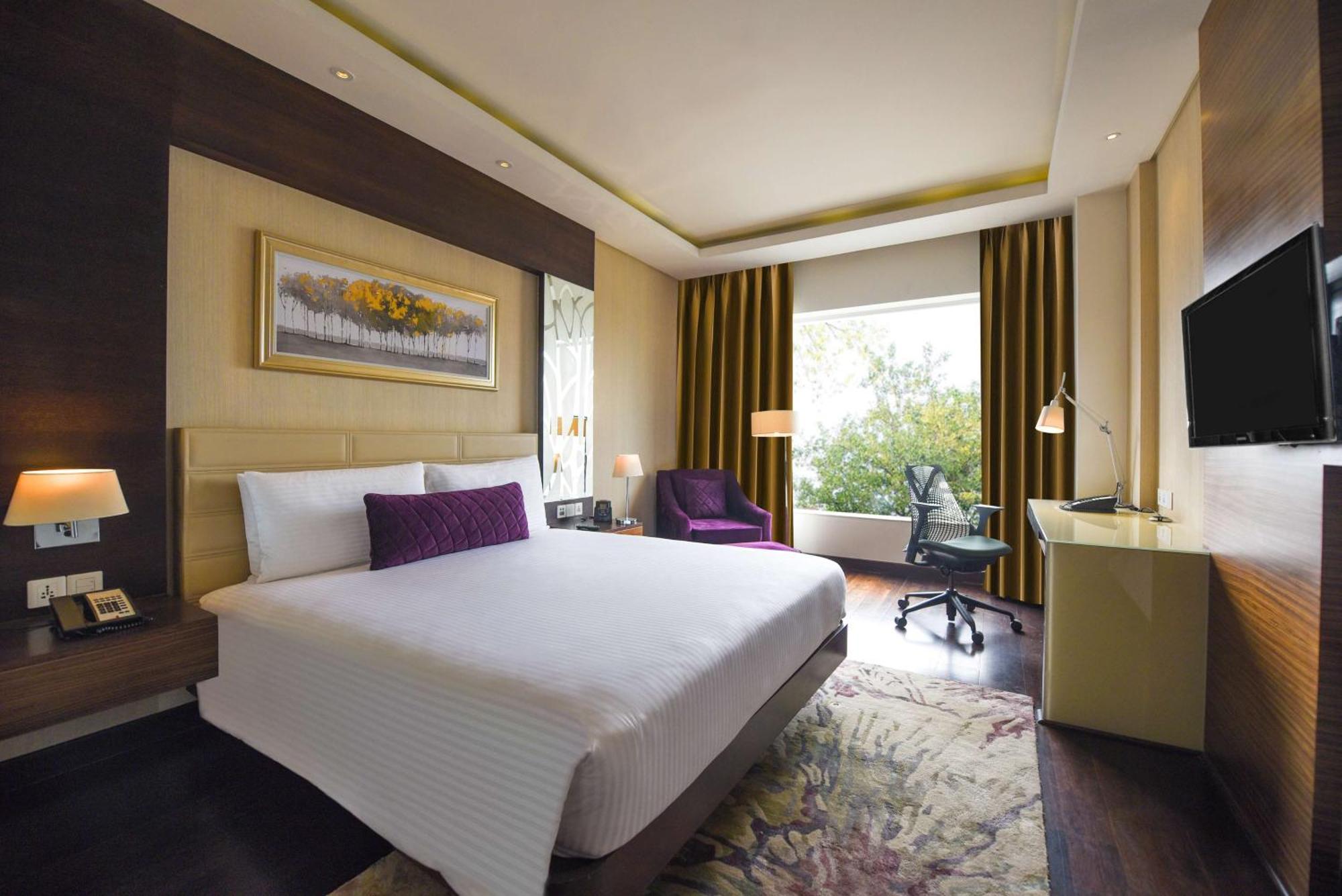 Doubletree By Hilton Gurugram Baani Square Hotell Gurgaon Eksteriør bilde