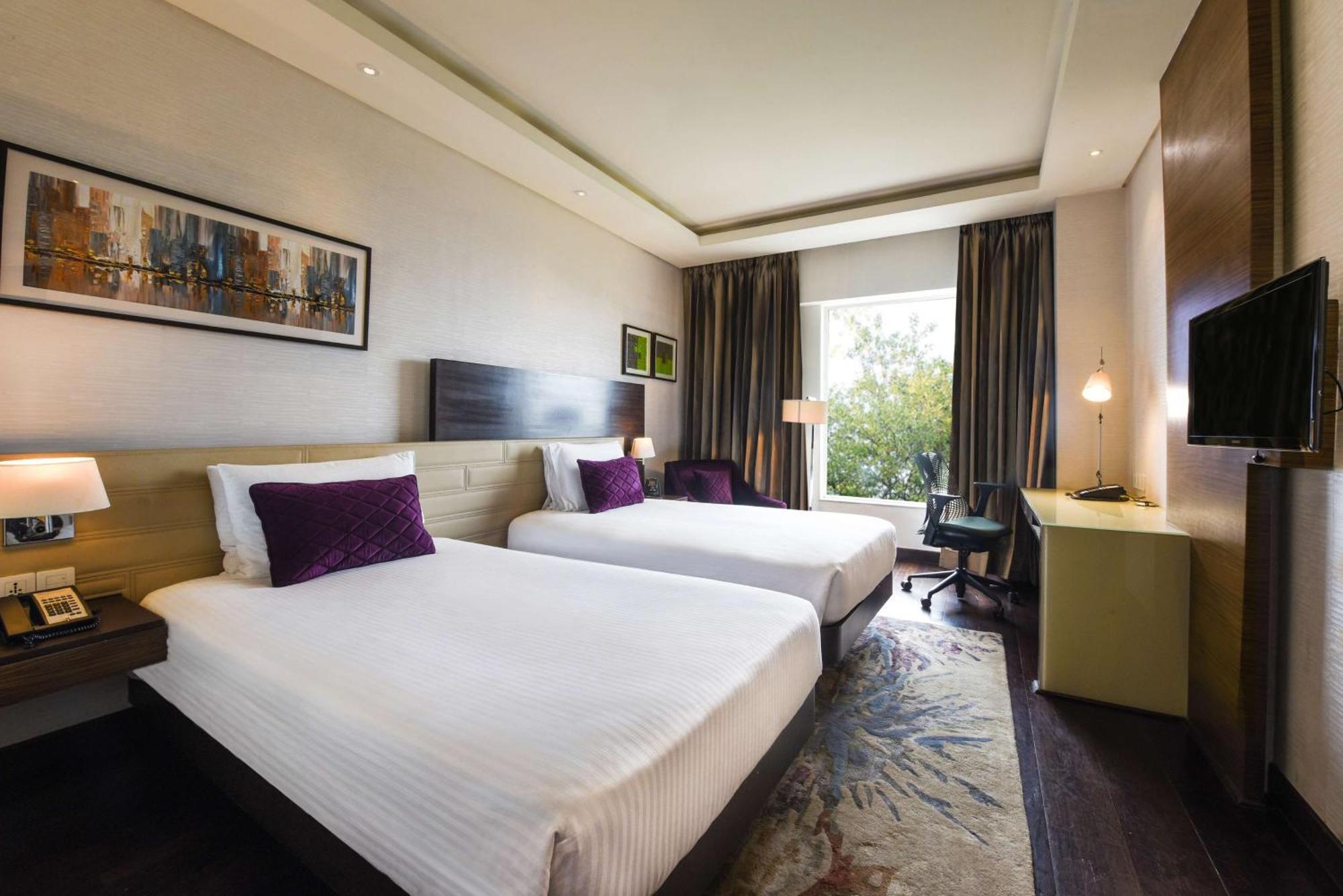 Doubletree By Hilton Gurugram Baani Square Hotell Gurgaon Eksteriør bilde