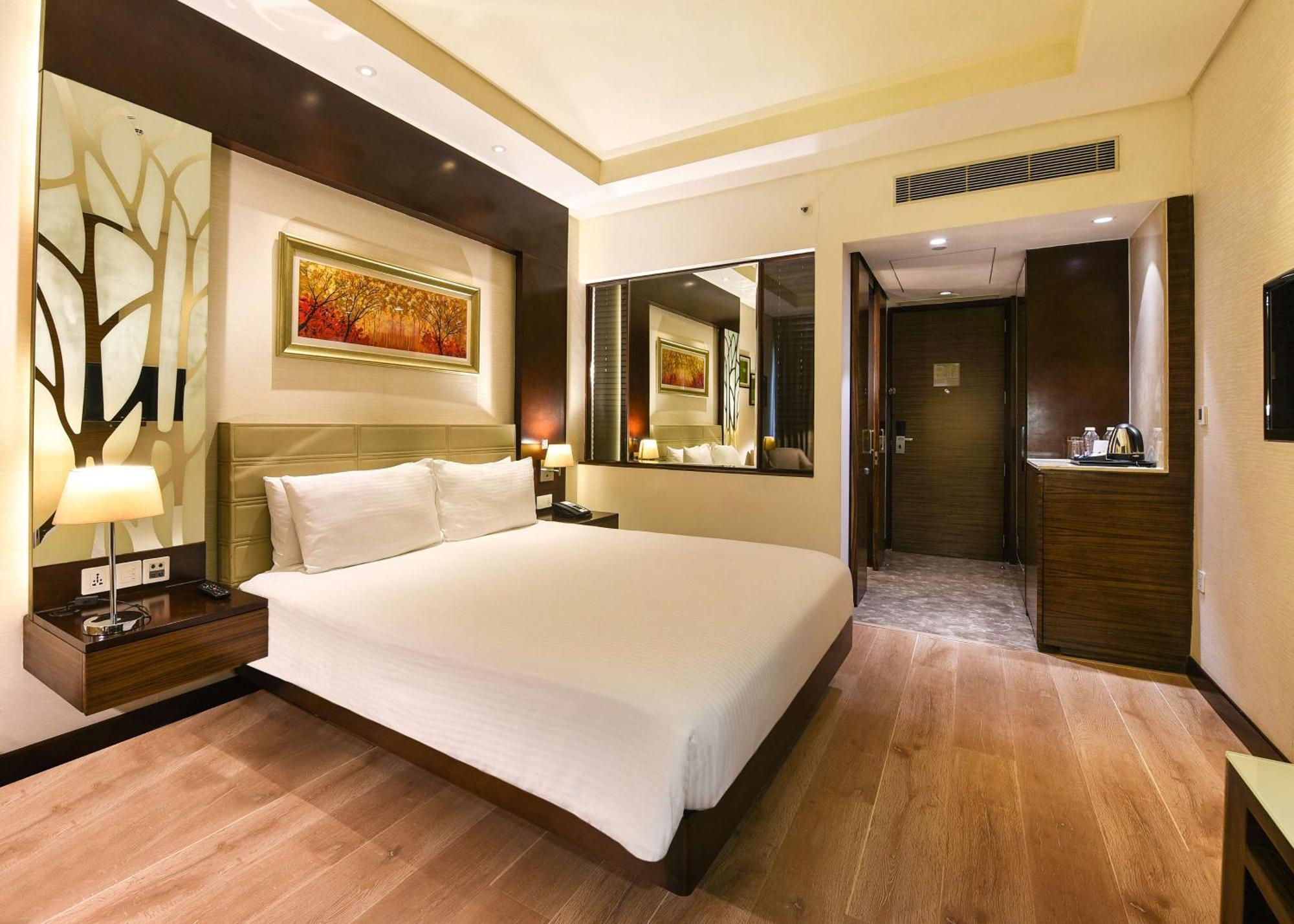 Doubletree By Hilton Gurugram Baani Square Hotell Gurgaon Eksteriør bilde