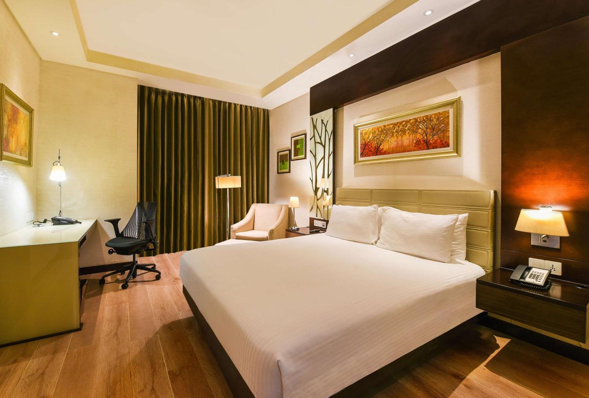 Doubletree By Hilton Gurugram Baani Square Hotell Gurgaon Eksteriør bilde