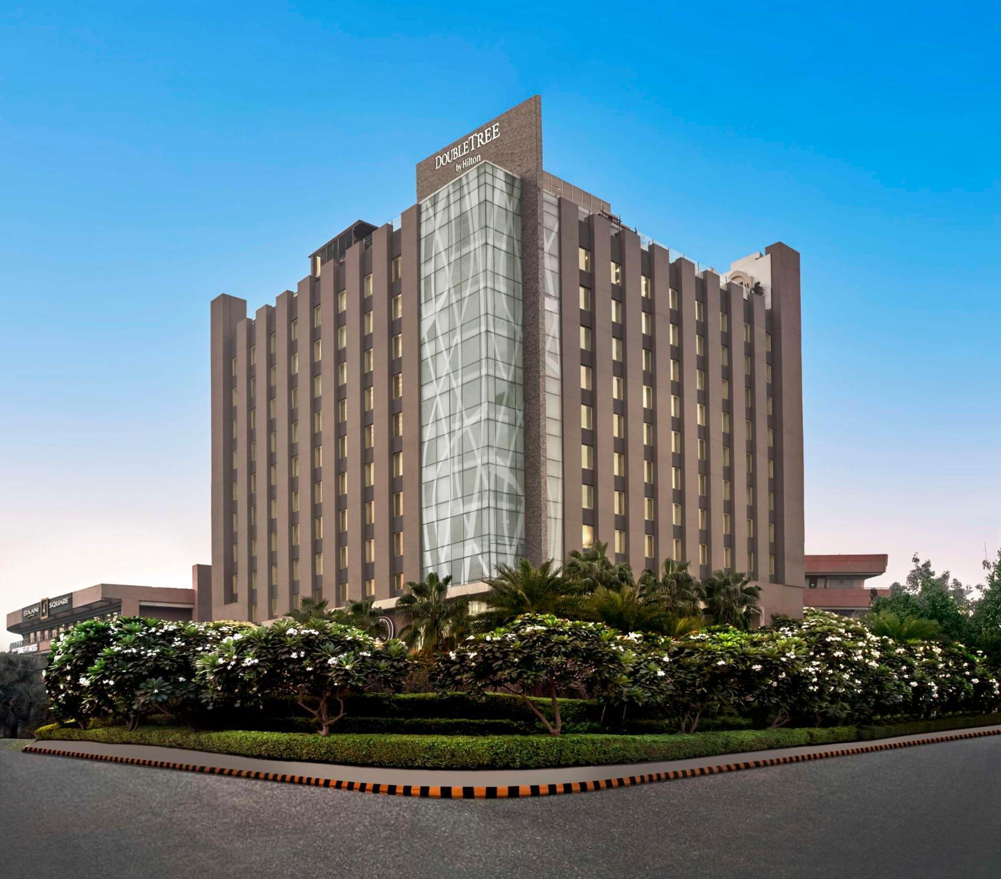 Doubletree By Hilton Gurugram Baani Square Hotell Gurgaon Eksteriør bilde