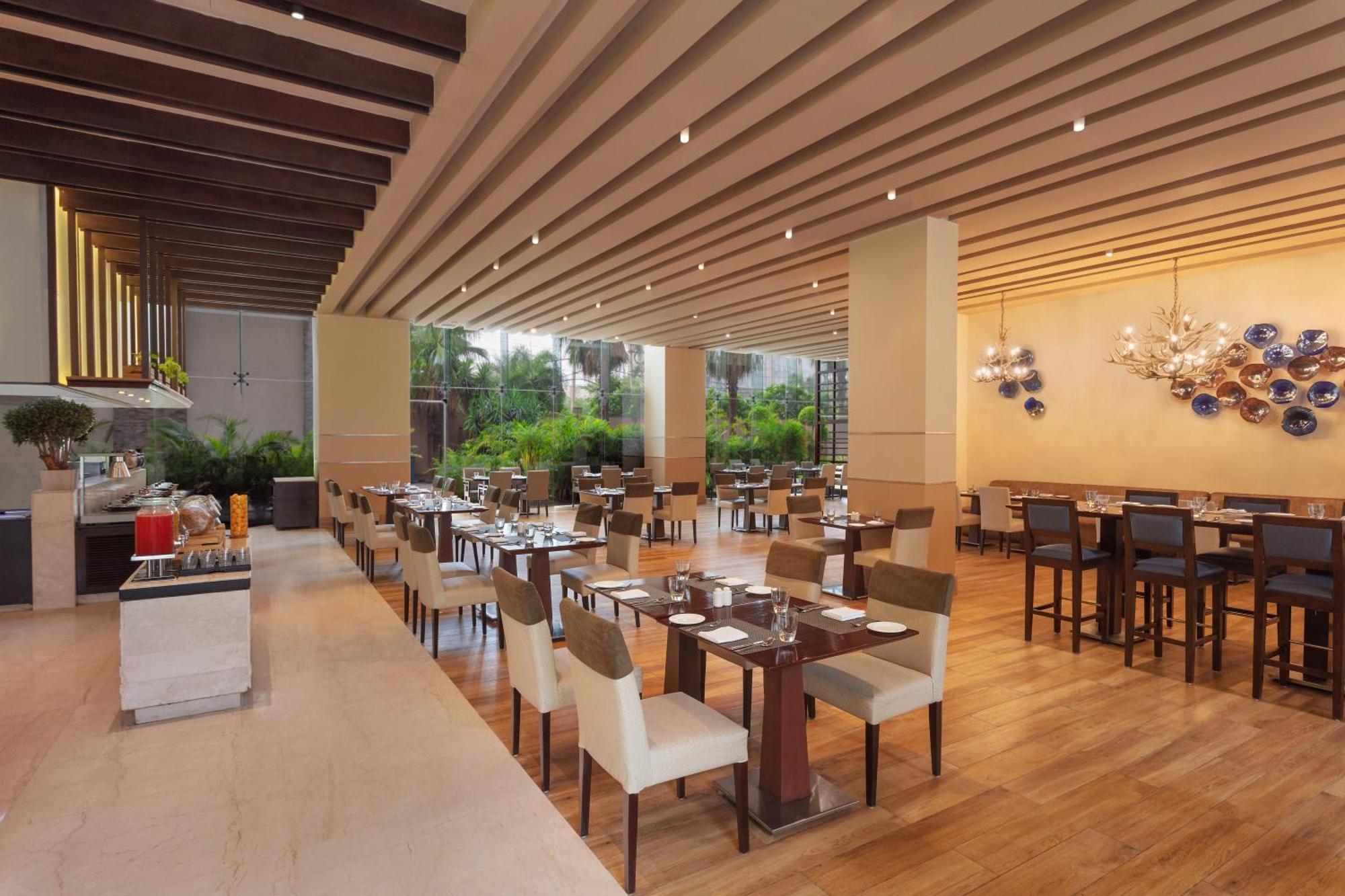 Doubletree By Hilton Gurugram Baani Square Hotell Gurgaon Eksteriør bilde
