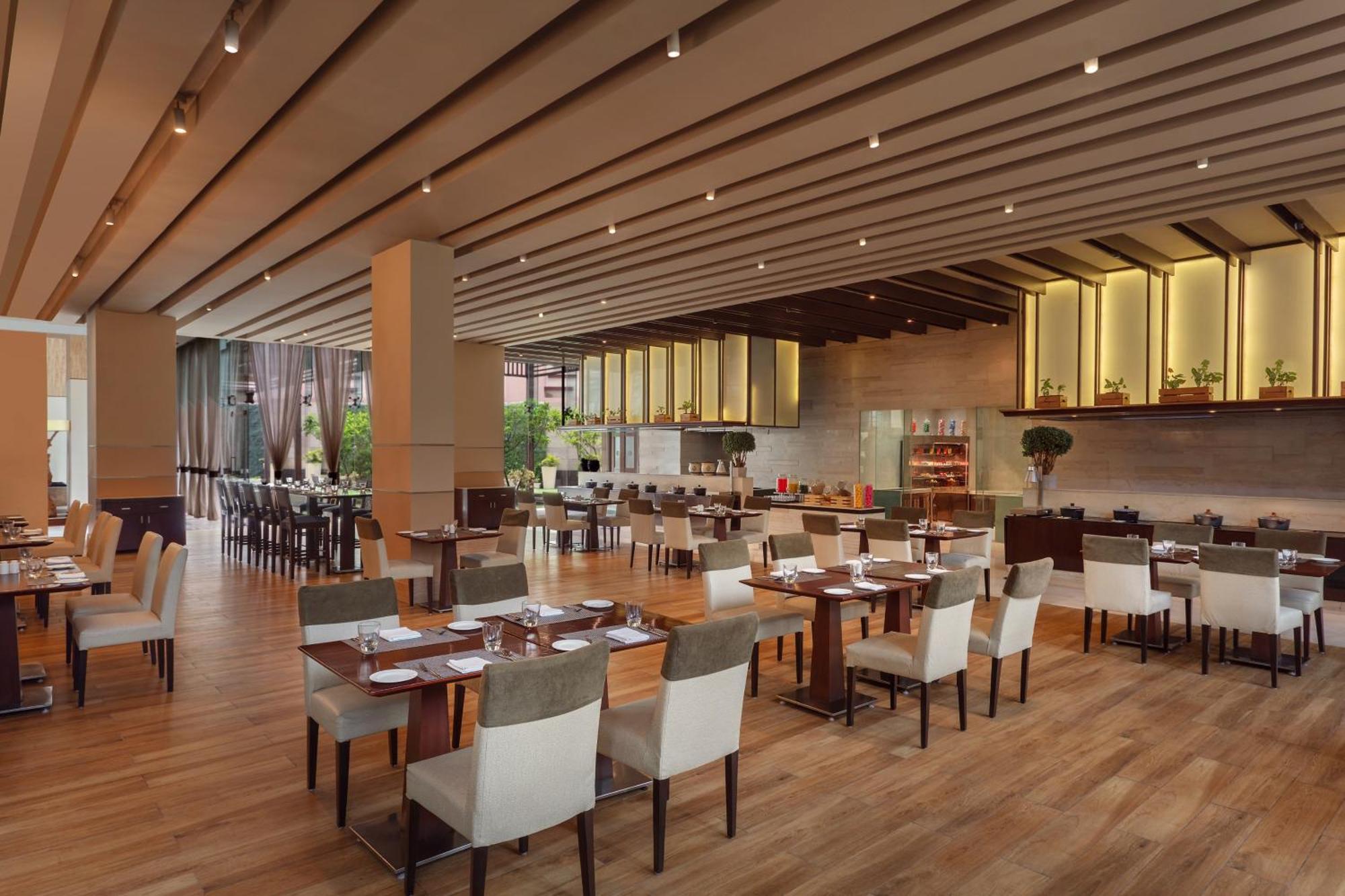 Doubletree By Hilton Gurugram Baani Square Hotell Gurgaon Eksteriør bilde