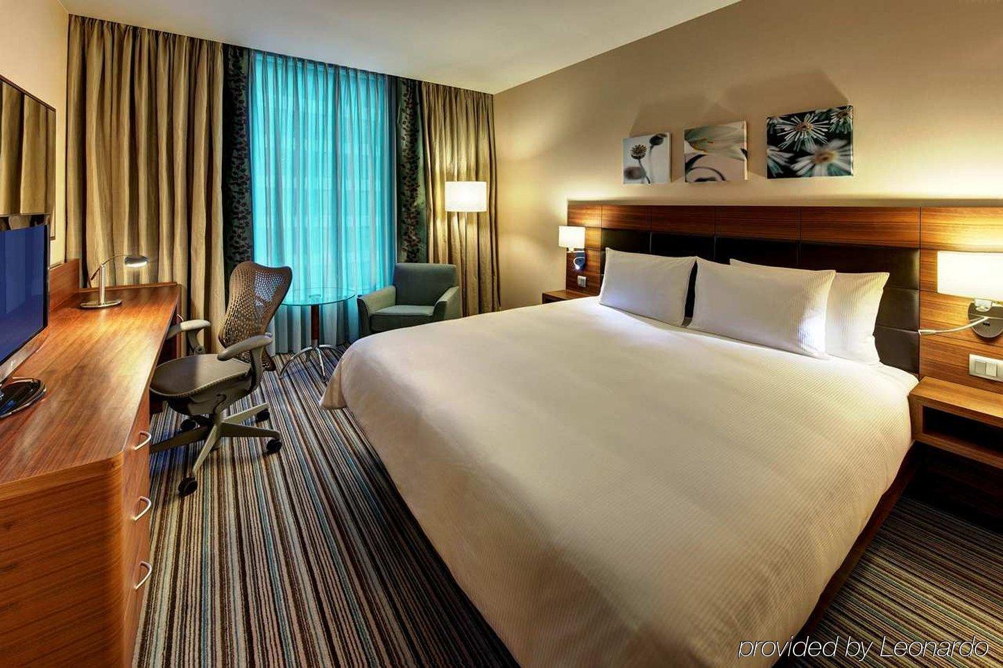 Doubletree By Hilton Gurugram Baani Square Hotell Gurgaon Rom bilde