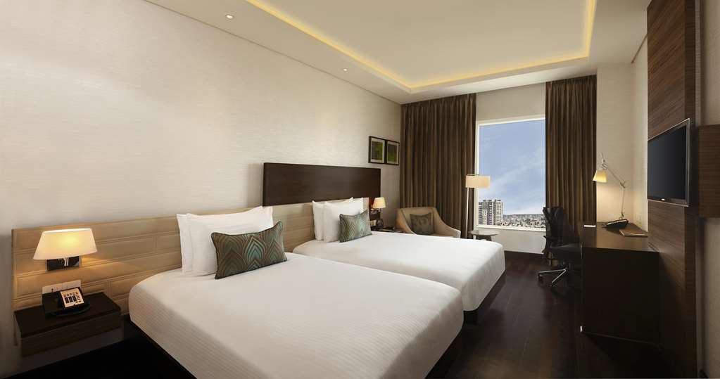 Doubletree By Hilton Gurugram Baani Square Hotell Gurgaon Rom bilde