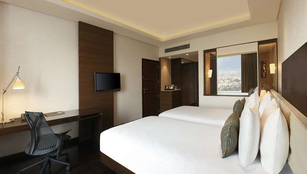 Doubletree By Hilton Gurugram Baani Square Hotell Gurgaon Rom bilde